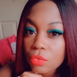 Meet your Posher, Lora